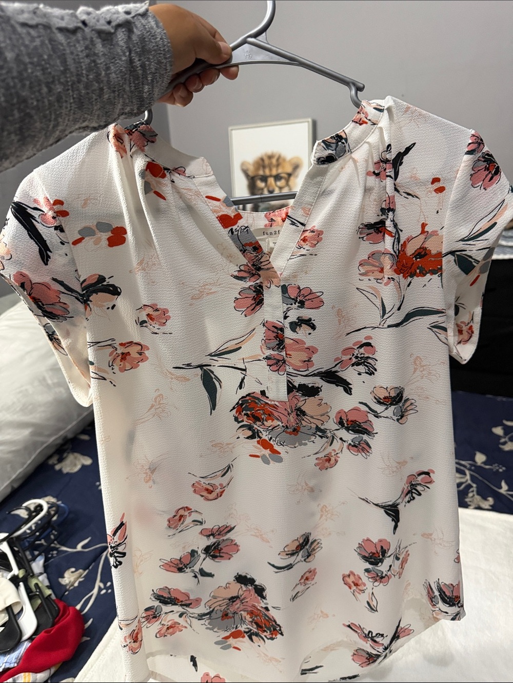 fun 2 fun White Floral V-Neck Short Sleeve Blouse with Pink & Coral Accents
